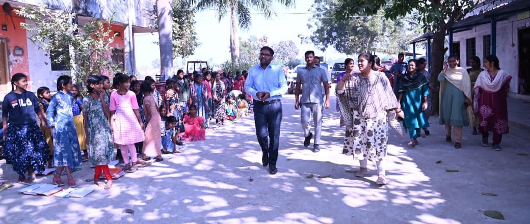 పరీక్షలలో విద్యార్థినులు మంచి ఫలితాలు సాధించాలి..... జిల్లా కలెక్టర్ కోయ శ్రీ హర్ష